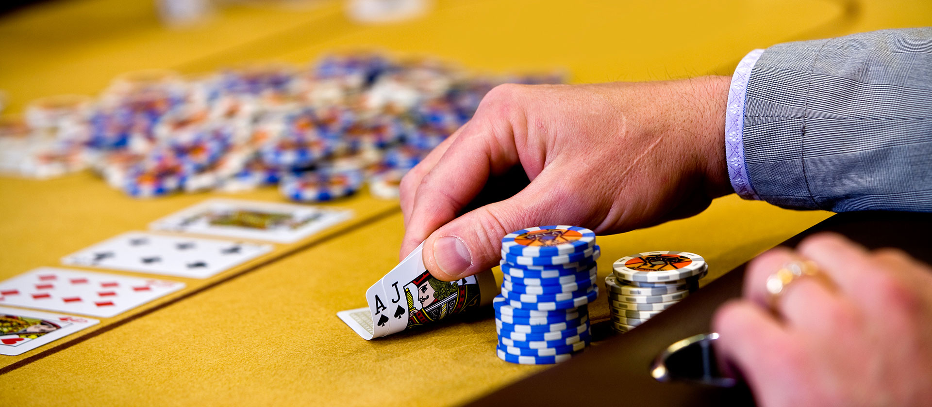 Play online casino games with ease